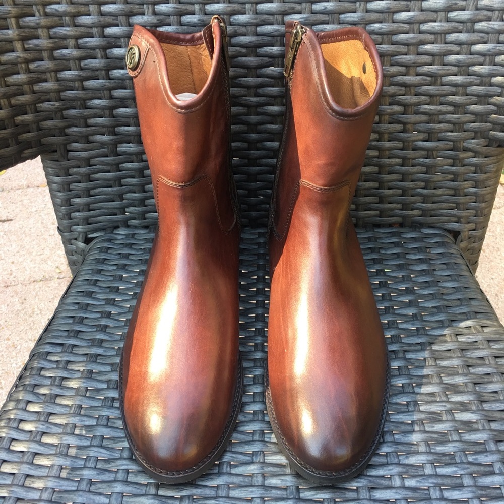 Frye Melissa Button Short 2 Boots NWT